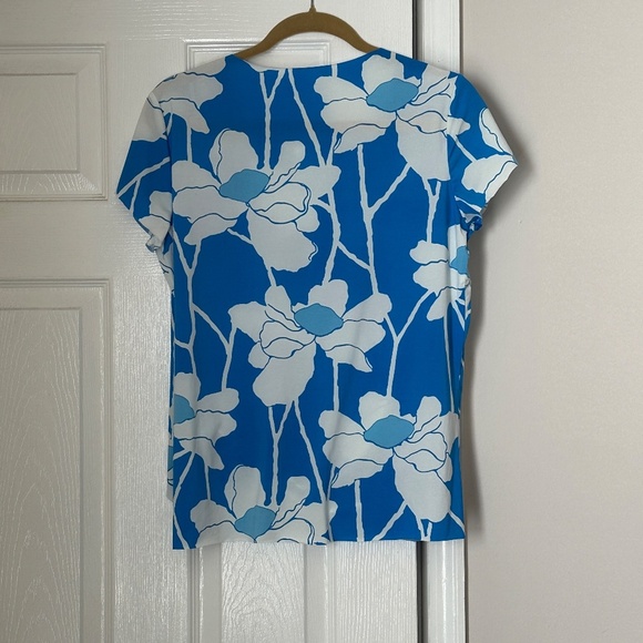 J. McLaughlin Lightweight Tee Tank Cap Sleeve Floral Blue and White Top Small S - Picture 5 of 5